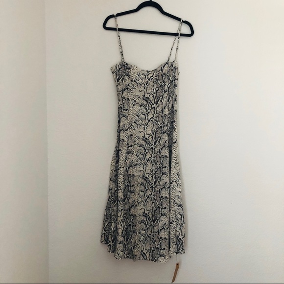 Reformation Vollare Dress in Rattlesnake - Picture 5 of 7